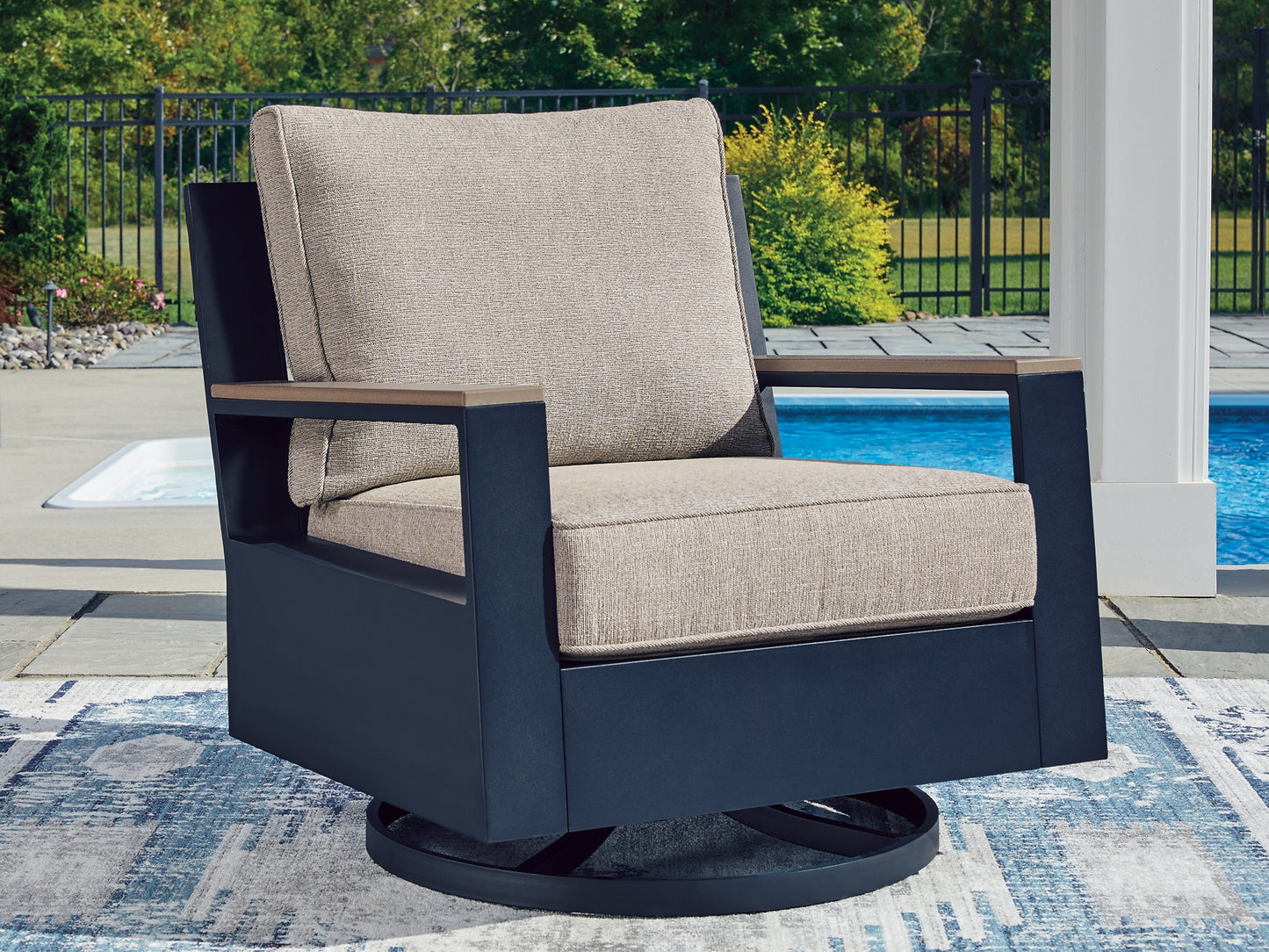 East Beach Swivel Glider Chair w/Cushion