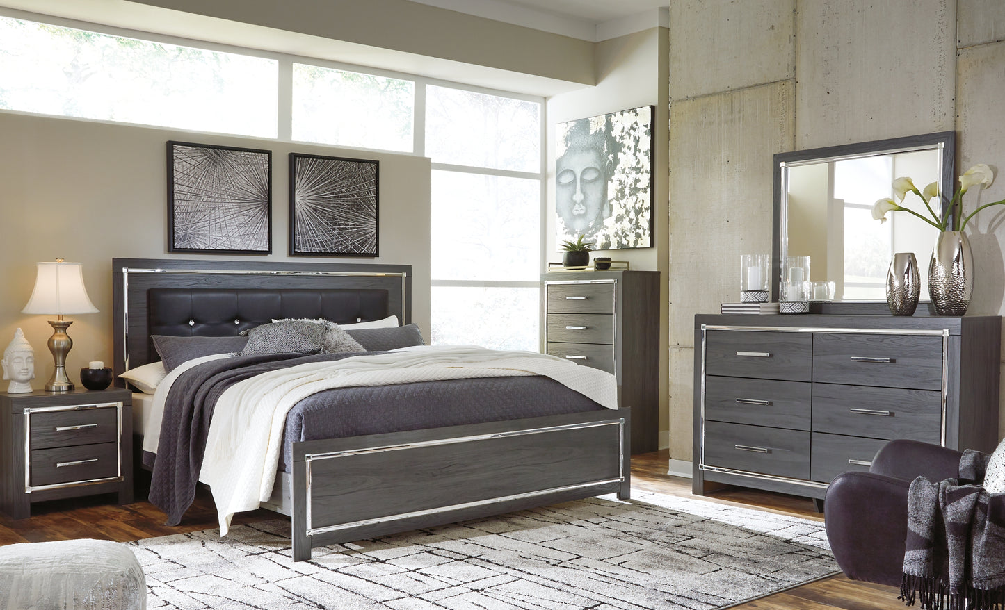 Lodanna King Panel Bed with Mirrored Dresser and Chest